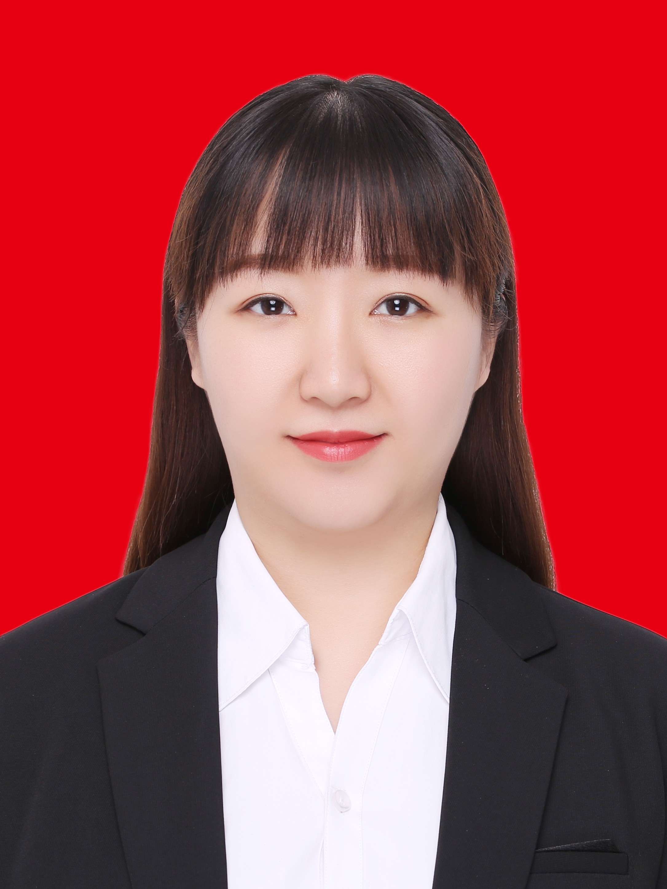 王烯润，党员，讲师，硕士研究生，毕业于西南大学社会工作专业。2024年3月来校，承担“习近平新时代中国特色社会主义思想”等课程的教学任务。独立主持吉林省职业院校创新创业教育教学指导委员会课题2项，参与省级课题2项，发表省级论文3篇。2023年指导学生参加第九届吉林省“互联网＋”大学生创新创业大赛获得银奖。