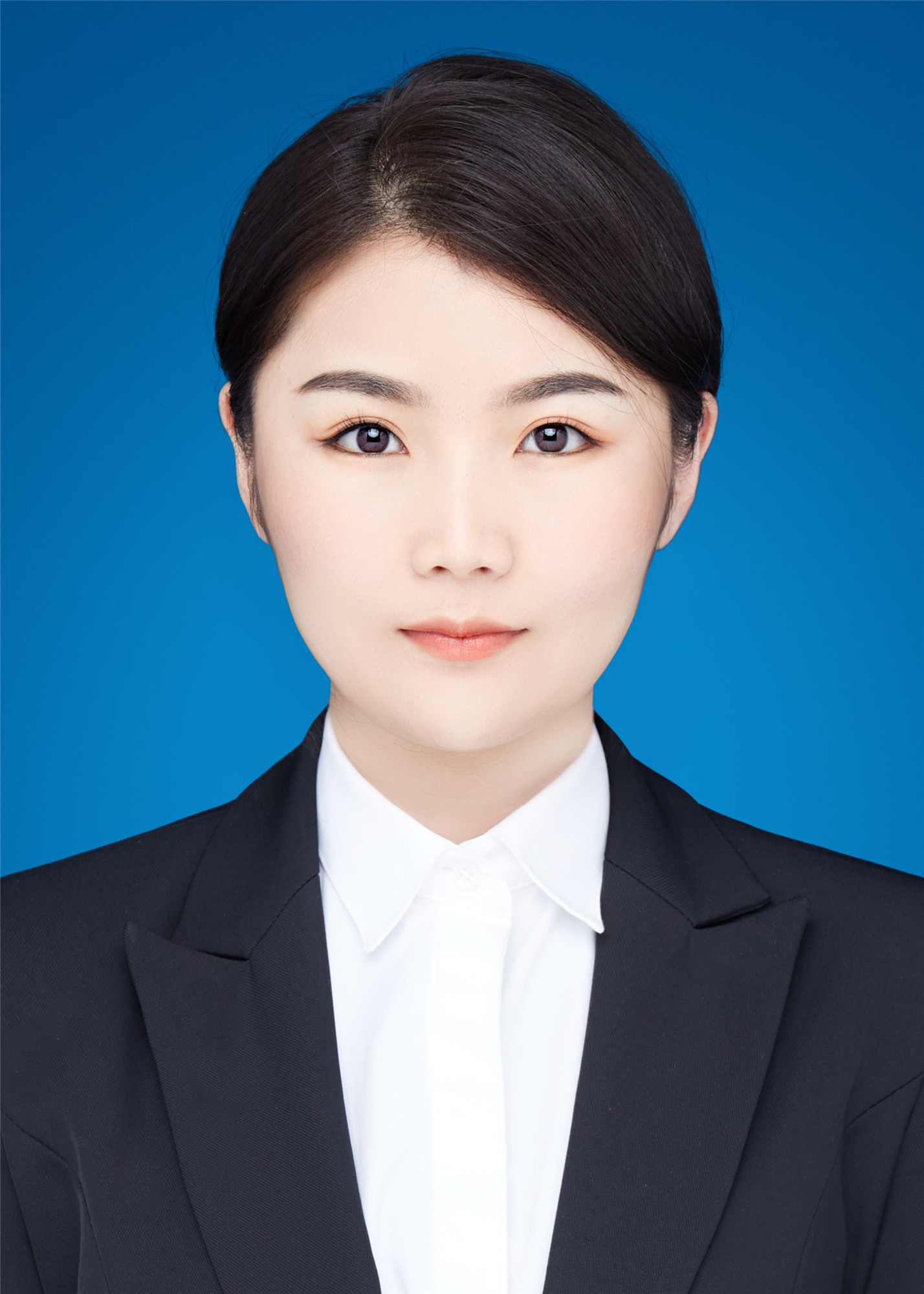 刘萨仁，党员，助教，硕士，毕业于北方民族大学思想政治教育专业。2021年9月来校，承担“形势与政策”课程的教学任务。